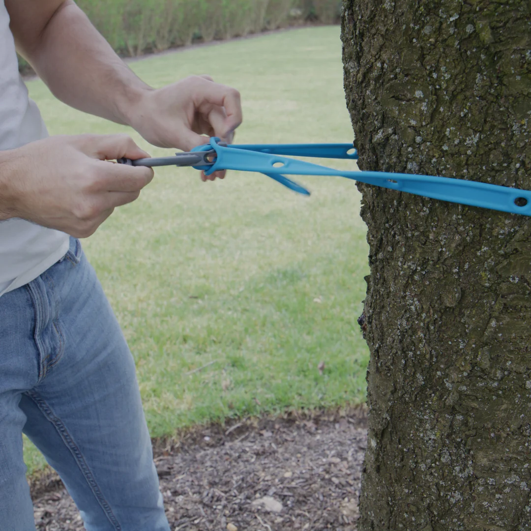 Link Latch - The Adjustable, Expandable and Transforming Tie-up Solution.